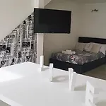 ᗰiki ᕼouտᗴ 2